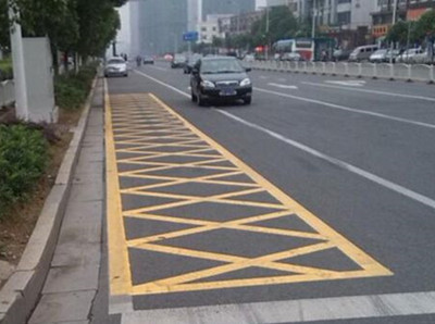 南通路边黄色网格线