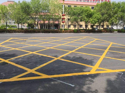 南通小区交通黄色网格线