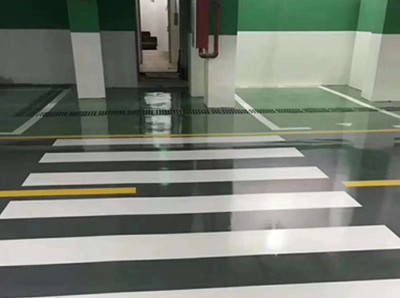 南通商场地下车库划线