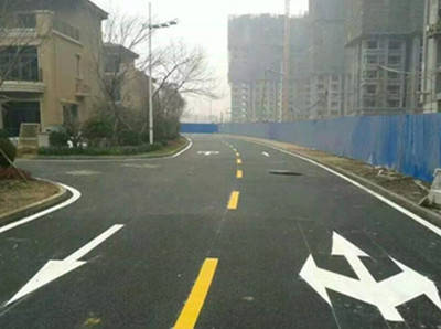 南通别墅区道路画箭头线